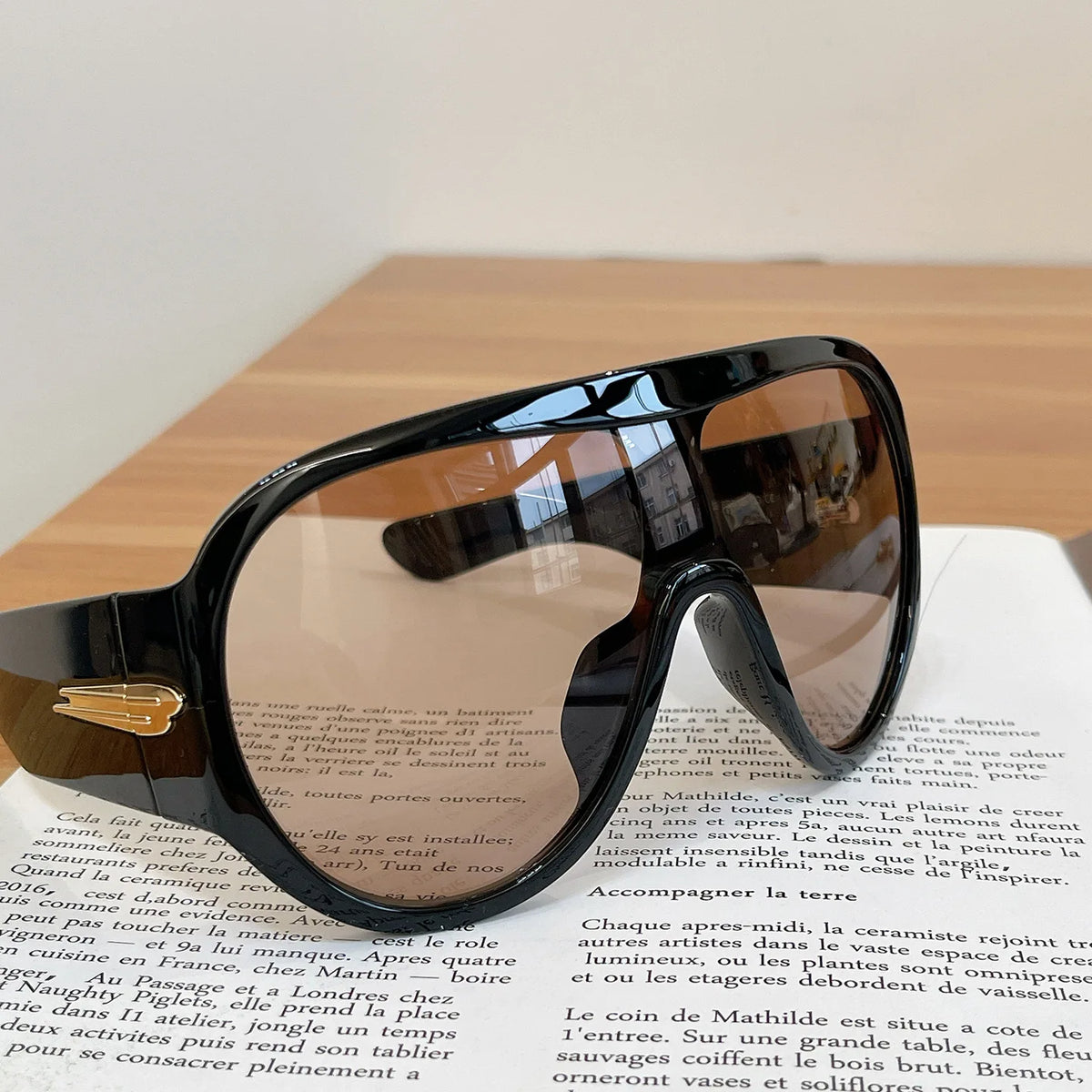 Oversized One-Piece Shield Sunglasses | Vintage Stripe Leg Driving Shades