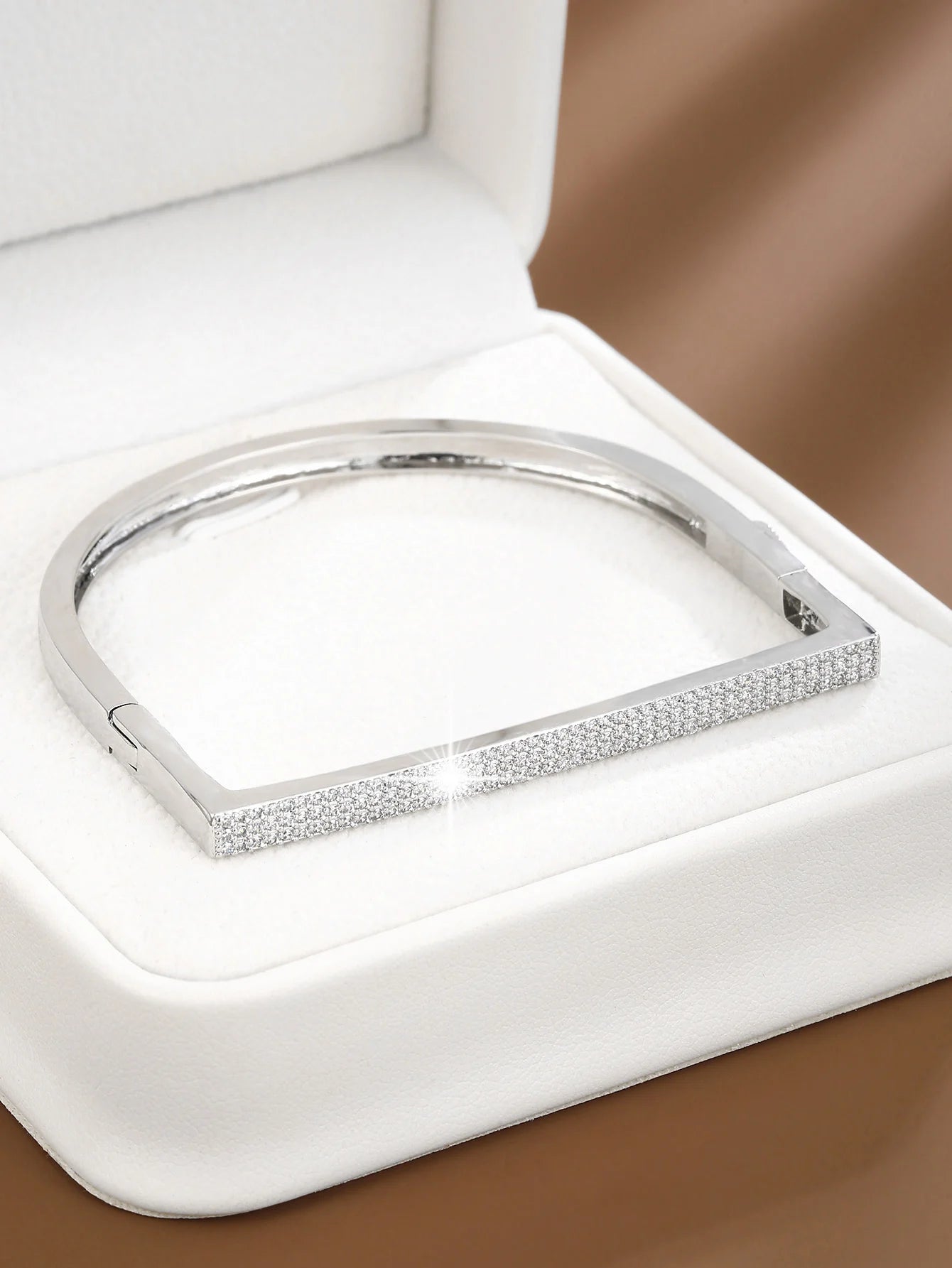 Fashionable Linear Design Synthetic Zirconia Women'S Bracelet for Daily Gift Jewelry Accessory