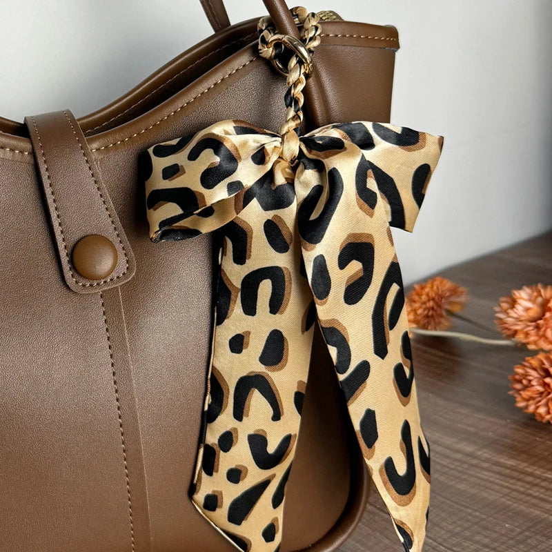 New Retro Fashion Leopard Print Bow Keychain Fabric Streamer Bag Pendant Creative Car Key Chain Fashion Simple Valentine's Gift
