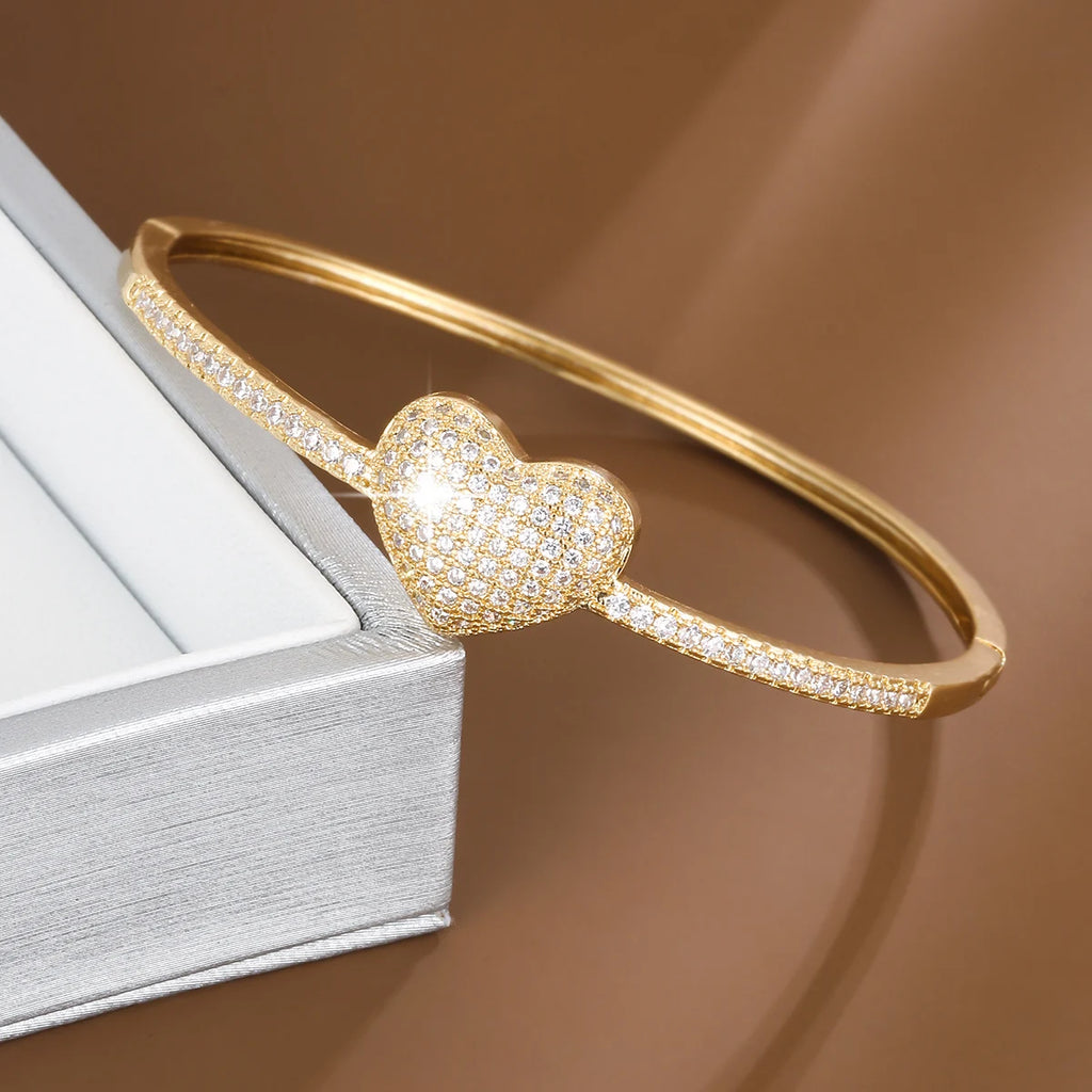 Exquisite Heart-Shaped Design Synthetic Zirconia Women's Bracelet For Banquet Gifts As A Jewelry Accessory