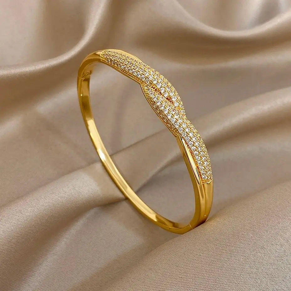 Luxury Geometric Twisted Rhinestone Cuff Bangle Bracelets for Women Fashion Gold Plated Copper Chunky Bracelet Party Jewelry