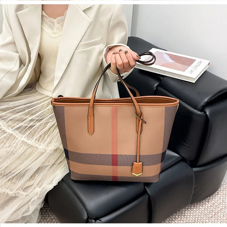 Luxe Chic Leather Handbag – Trendy Classic Designer-Inspired Bag for Women