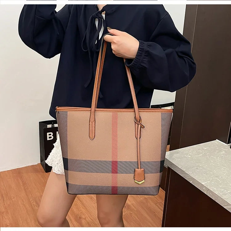 Luxe Chic Leather Handbag – Trendy Classic Designer-Inspired Bag for Women