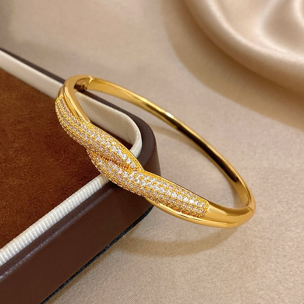 Luxury Geometric Twisted Rhinestone Cuff Bangle Bracelets for Women Fashion Gold Plated Copper Chunky Bracelet Party Jewelry