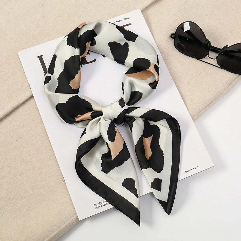 1pcs 70cm Retro Leopard Print Silk Scarf Women Imitation Silk Fashion Versatile Headwear Bag Accessories Bandana Square Scarf